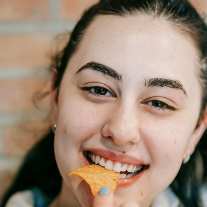 Na minha adolescência, eu tinha um corpo considerado “dentro do padrão”. Mas a real é que enquanto escrevo isso, percebo que essa frase não faz sentido: os padrões mudaram tantas vezes que preciso me corrigir