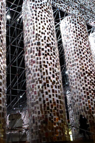 En la Bienal de Venecia del 2017 y Documenta 14, los curadores de ambos eventos incluyeron a sus compañeros (as) sentimentales en la programación de la exhibición