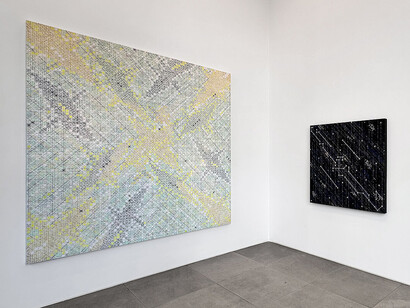 Ding Yi, Constellations, vue d'exposition. Avec l'aimable autorisation de la Galerie Karsten Greve