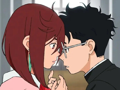 En Dan Da Dan, el gesto mínimo de tomar una mano concentra toda la tensión afectiva, recordándonos que el vínculo nace muchas veces en la vulnerabilidad compartida