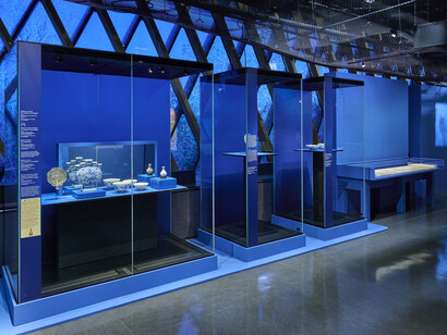 Dragones, vista de exhibición. Cortesía del Musée du Quai Branly