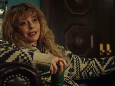 Created by Rian Johnson for Peacock, Poker Face is an American crime comedy-drama television series. Presented in a “case-of-the-week” format, it features Natasha Lyonne as Charlie Cale alongside Adrien Brody as Sterling Frost Jr