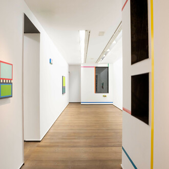 Beatriz Olano, Tonalidades, vista de exhibición. Cortesía de la Galería Rafael Pérez Hernando