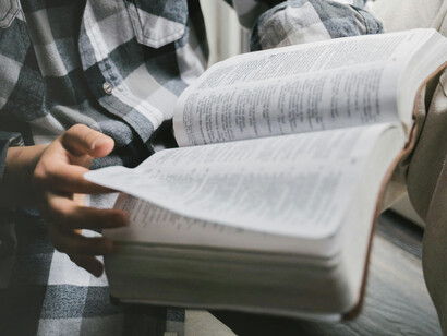 La vida parroquial, con sus actividades cotidianas y su servicio pastoral, es un espacio de crecimiento espiritual donde cada creyente encuentra su lugar para servir