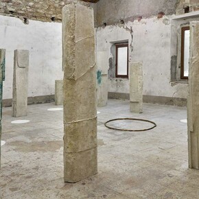 Esther Kläs, 22, vista della mostra. Cortesia di SpazioA