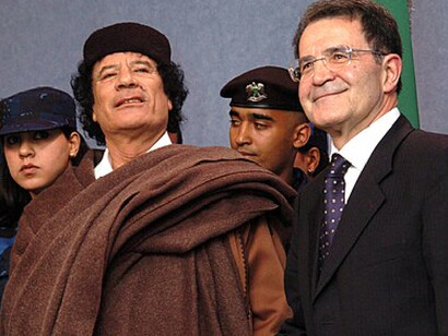 Muammar al-Gaddafi met Romano Prodi, President of the EC. It was the first visit by Colonel Gaddafi outside Africa and the Middle East since 1989