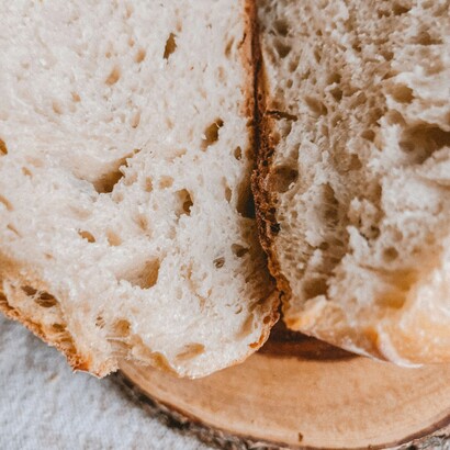 Promuovendo il pane e i prodotti da forno fatti con grani antichi, si costruisce un’economia più sostenibile che unisce rispetto per il patrimonio agricolo, miglioramento della salute umana e mitigazione climatica, attraverso pratiche che mantengono basse le emissioni a tutto tondo