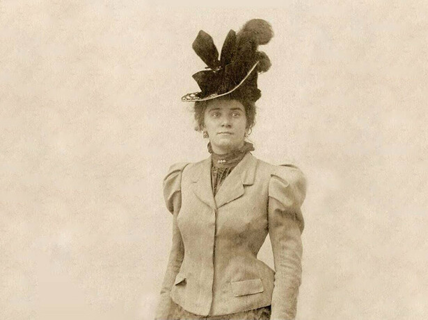 In copertina una foto di Beatrice Hastings. Beatrice Hastings fu molto più di una musa: fu scrittrice, giornalista e intellettuale dall’animo ribelle e anticonformista