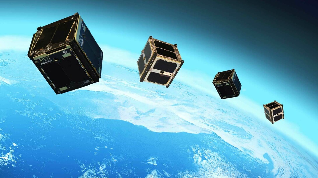 Illustrazione dell'Intelligent Payload Experiment (IPEX) e di M-Cubed/COVE-2, due satelliti cubici orbitanti intorno alla Terra della NASA (“CubeSat”) lanciati nell'ambito della missione NROL-39 GEMSat dalla base aerea californiana di Vandenberg il 5 dicembre 2013