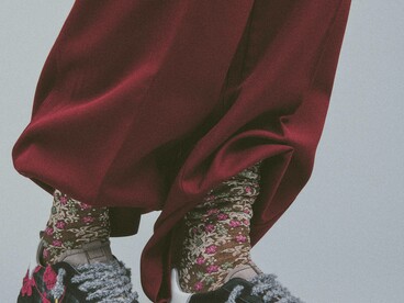 TVL | TheVerticaLine FW2526 Sneaker unisex low-top con tomaia in pelle nubuck e tartan
ricamato