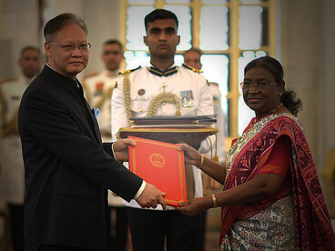 On May 31, 2024, His Excellency Mr. Xu Feihong, the Ambassador-designate of the People’s Republic of China, presented his credentials to the President of India, Smt. Droupadi Murmu, during a formal ceremony at Rashtrapati Bhavan