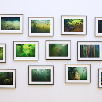 Verschiedene künstler, Über land, ausstellungsansicht. Mit freundlicher genehmigung des Museums der bildenden Künste Leipzig