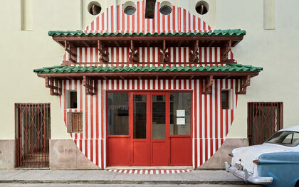 Entrée de la galerie d'art « Galleria Continua » située à Cuba