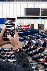 The European Parliament calls for a total war against Russia