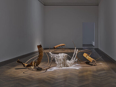 Dominique White, All great powers collapse from the centre, ausstellungsansicht. Mit freundlicher genehmigung der Kunsthalle Basel