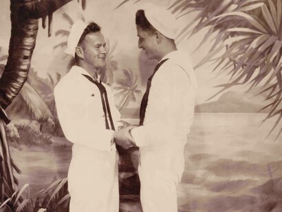 “Charles Samuel Kirby and friend”, circa 1940, 128 × 175 mm, provenienza: USA, courtesy of the Nini-Treadwell Inc. © 2025 “Loving II" by 5 Continents Editions