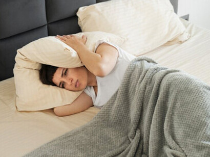 El calor altera nuestro sueño y nos puede provocar insomnio puntual. Usar ropa de cama fresca