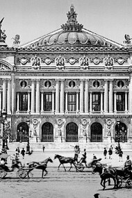 L'Opéra Garnier à Paris, en France, vers la fin du XIXe siècle