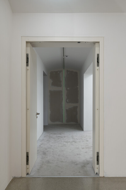 Jeremy Shaw, Towards logarithmic delay, exhibition view. Courtesy of Secession
