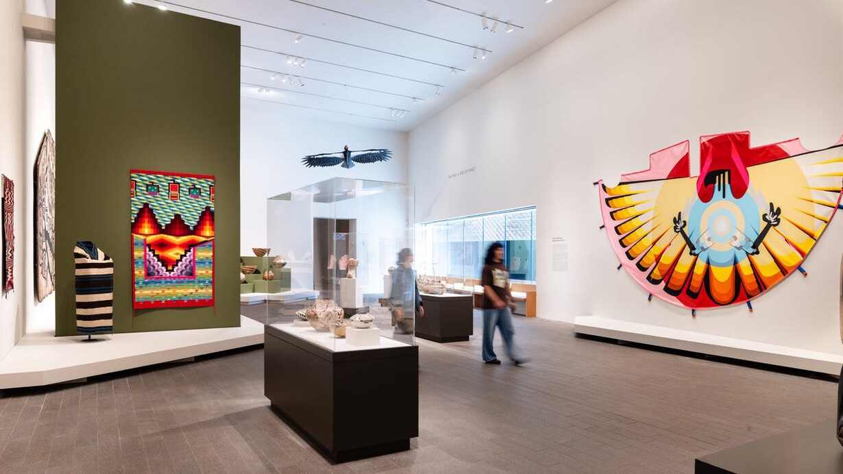 Various artists, Arts of indigenous America, exhibition view. Courtesy of De Young Museum