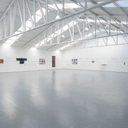 Chant Avedissian, Go east, young man, vista de exhibición. Cortesía de la Galería Sabrina Amrani 