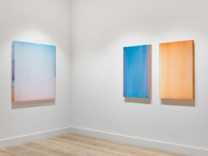 Sybille Pattscheck, Ein zusammenspiel von farbe, licht und raum, ausstellungsansicht. Mit freundlicher genehmigung der Galerie Albrecht