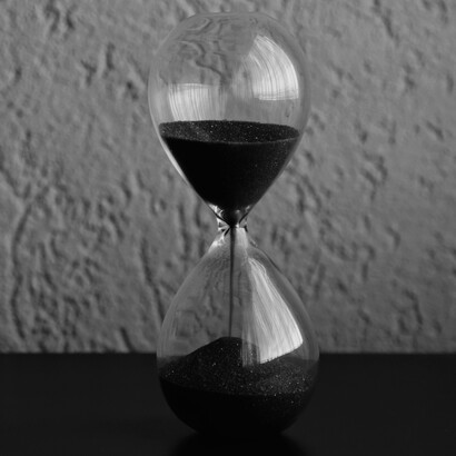 Il contrattempo è una frattura nel tempo che può trasformarsi in occasione, in soglia tra perdita e scoperta