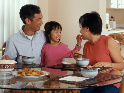 Autour de la table, l’amour se transmet mieux qu’à travers les mots
