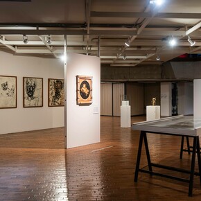 Varios artistas, La casa de Asterión, vista de exhibición. Cortesía de MAMBO