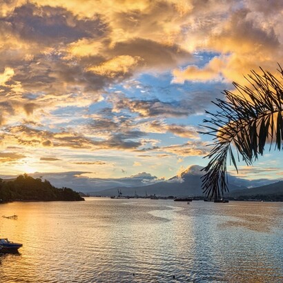 Le spiagge bianche, le foreste pluviali e i laghi interni offrono numerose opportunità per escursioni ed esplorazioni. Lembeh Island, Indonesia