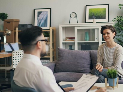 A linguagem não é neutra: ela carrega valores, intenções e consequências. E quando usada com consciência, pode ser instrumento de inclusão, dignidade e até mesmo de sobrevivência
