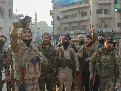 Província de Hama, Síria. Devido à revolução nas tecnologias de informação e de comunicação, hoje sabemos em tempo real o que acontece no mundo. E o que acontece também nos leva muitas vezes a exclamar: é possível? É pensável? 