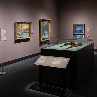 Divers artistes, Le fleuve des rêves. L’impressionnisme et le Saint-Laurent, vue de l’exposition. Avec l’aimable autorisation du Musée canadien de l’histoire