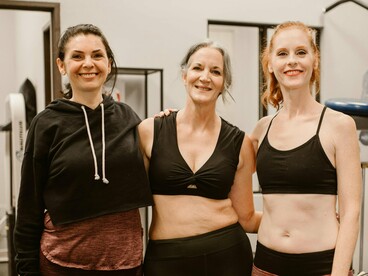 A quem é que nunca aconteceu, por exemplo, quando estamos a passar por alguma coisa, seja a nível pessoal ou até mesmo profissional, escutar alguém a falar dos seus desafios num relato que parece ser o nosso, como se estivesse a enumerar cada ponto daquilo pelo que estamos a sentir e nos soa como uma checklist. Algo assim vai fazer-nos sentir mais aliviadas. Sim, porque é uma forma que temos de nos dizer a nós mesmas que: nós não somos o problema!
