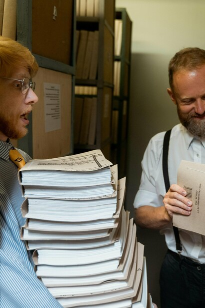 O grande referencial das bibliotecas é o bibliotecário. A função atual do bibliotecário está muito além da gestão do acervo e da política de desenvolvimento de acervo da biblioteca digital. O bibliotecário que se espera na atual sociedade digital é de um profissional proativo e que entende que a sua função está para além do acervo