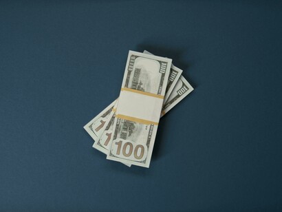 Stocks of money symbolize the wealth gap that continues to widen 