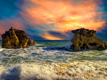 The evening leans gently into the ocean's breath, photographed by Ray Bilcliff  