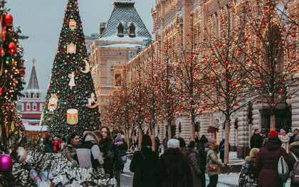 Urban Christmas decorations and a bustling shopping crowd in Moscow, Russia