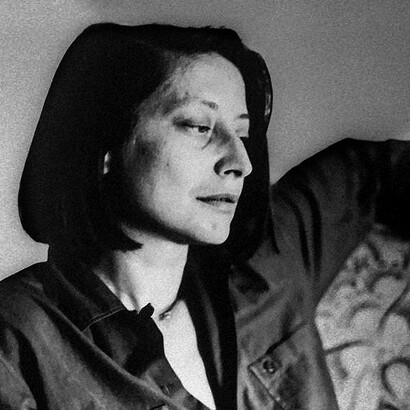 Patrizia Cavalli ha esplorato l’amore, il desiderio e il quotidiano con un linguaggio limpido e ironico, vicino alla parlata comune