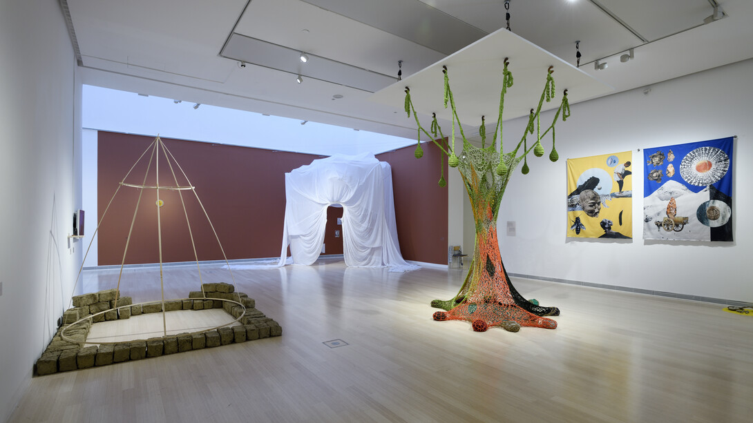 Various artists, Golden repair, exhibition view. Courtesy of Ludwig Museum