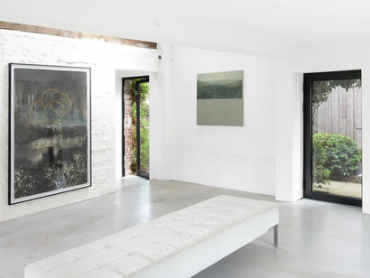 Various artists, What the land remembers, exhibition view. Courtesy of Verduyn Gallery