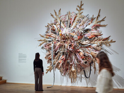 Various artists, Arts · women · network – 100 years of Gedok, exhibition view. Courtesy of Museum für Kunst und Gewerbe Hamburg