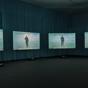 Aziz Hazara, Bow echo, vue de l'exposition. Avec l'aimable autorisation de S.M.A.K.