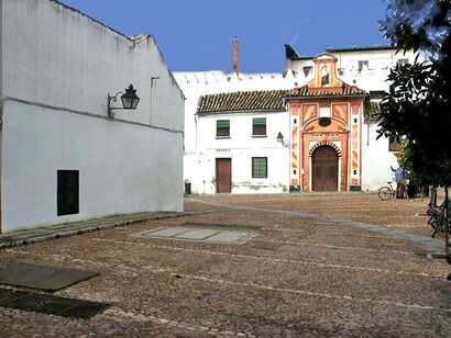 Cala ha hecho notables progresos en su ciudad natal: de entrada, con su tercer poemario, ha conquistado un espacio definitivo en el mundo cultural. Plaza de los Abades, Córdoba, España