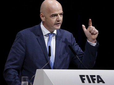 Las decisiones de la FIFA —liderada por Infantino—, desde el aumento de selecciones hasta la gestión centralizada de la venta de entradas, han reforzado la percepción de que el organismo actúa desde una posición de poder casi monopólica dentro del fútbol mundial