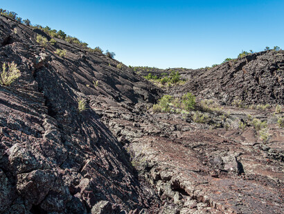 Pedro Cubero viajó por el Pacífico, desembarcó en Acapulco y cruzó México por tierra. Se detuvo a describir los aguaceros vespertinos y pasó cerca del volcán Perote antes de llegar al puerto de Veracruz. Desde allí, embarcó rumbo a La Habana y continuó su viaje a Manila y, desde allí, a Cádiz y Sevilla. Llegó a Madrid, donde reinaba Carlos II. Malpaís, Nuevo México, Estados Unidos