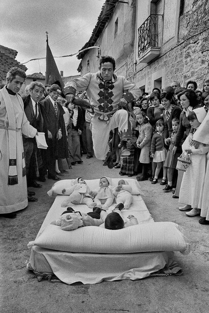Cristina García Rodero, El colacho, Castrillo de Murcia, 1975. Courtesy of Fundación Juan March