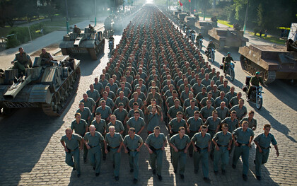 Die Frage nach Wehrpflicht oder Freiwilligkeit hängt mit wichtigen Prinzipien demokratischer Gesellschaften zusammen: individuelle Freiheit versus kollektive Verantwortung