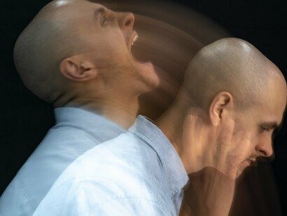 Distress and anticipation: the portrait of someone caught between what frightens and what drives them