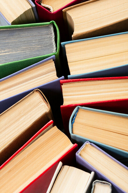 La literatura convierte el laberinto en un espejo del pensamiento humano, sus dilemas y sus búsquedas internas